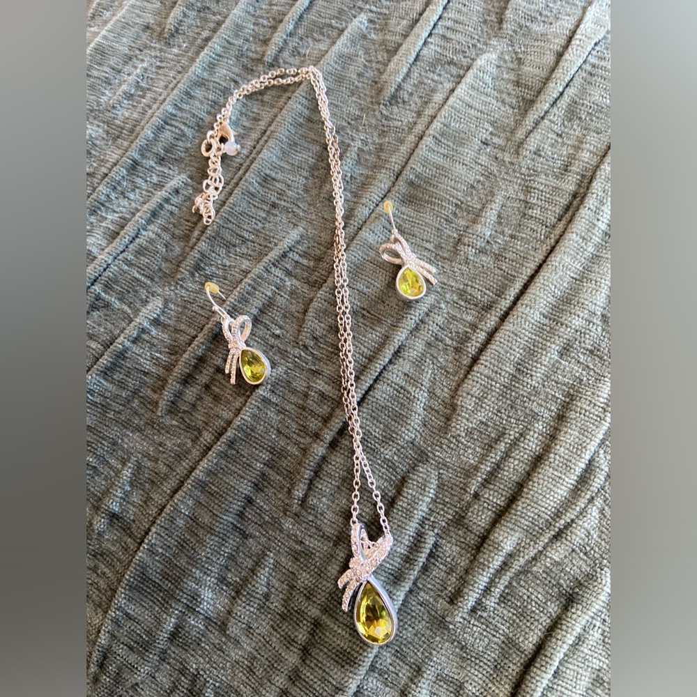 Peridot and diamond necklace and earring set